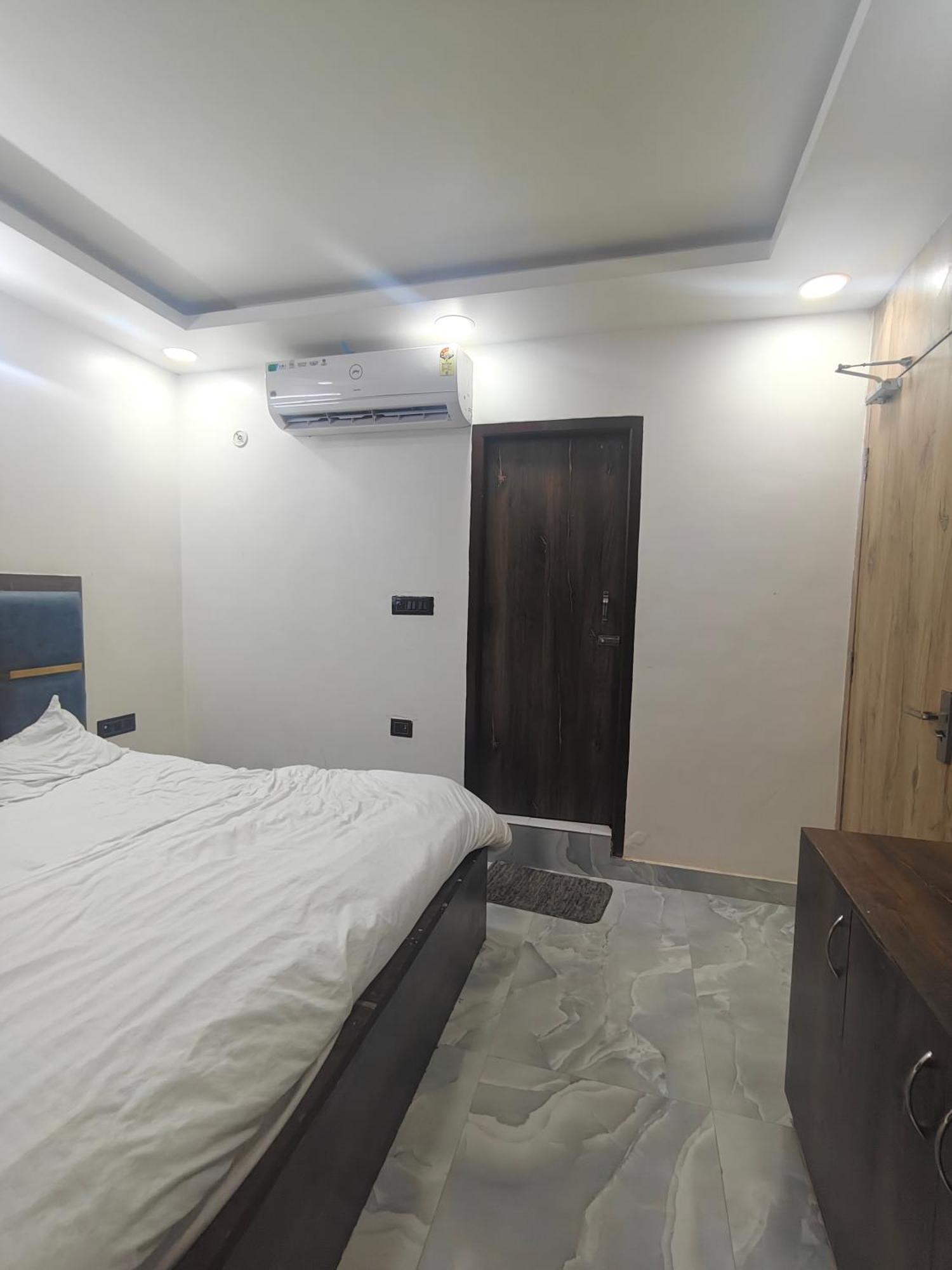Hotel Love Inn Лакхнау Экстерьер фото