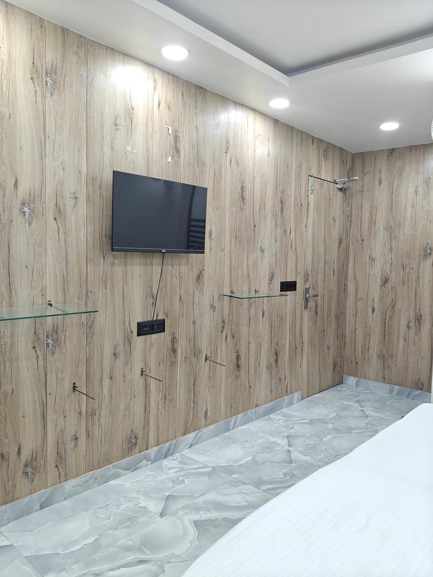 Hotel Love Inn Лакхнау Экстерьер фото